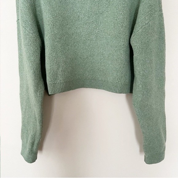 BP Pullover Long Sleeve Cropped Sweater Plush Soft Fabric Sage Green Size Medium - Picture 3 of 8